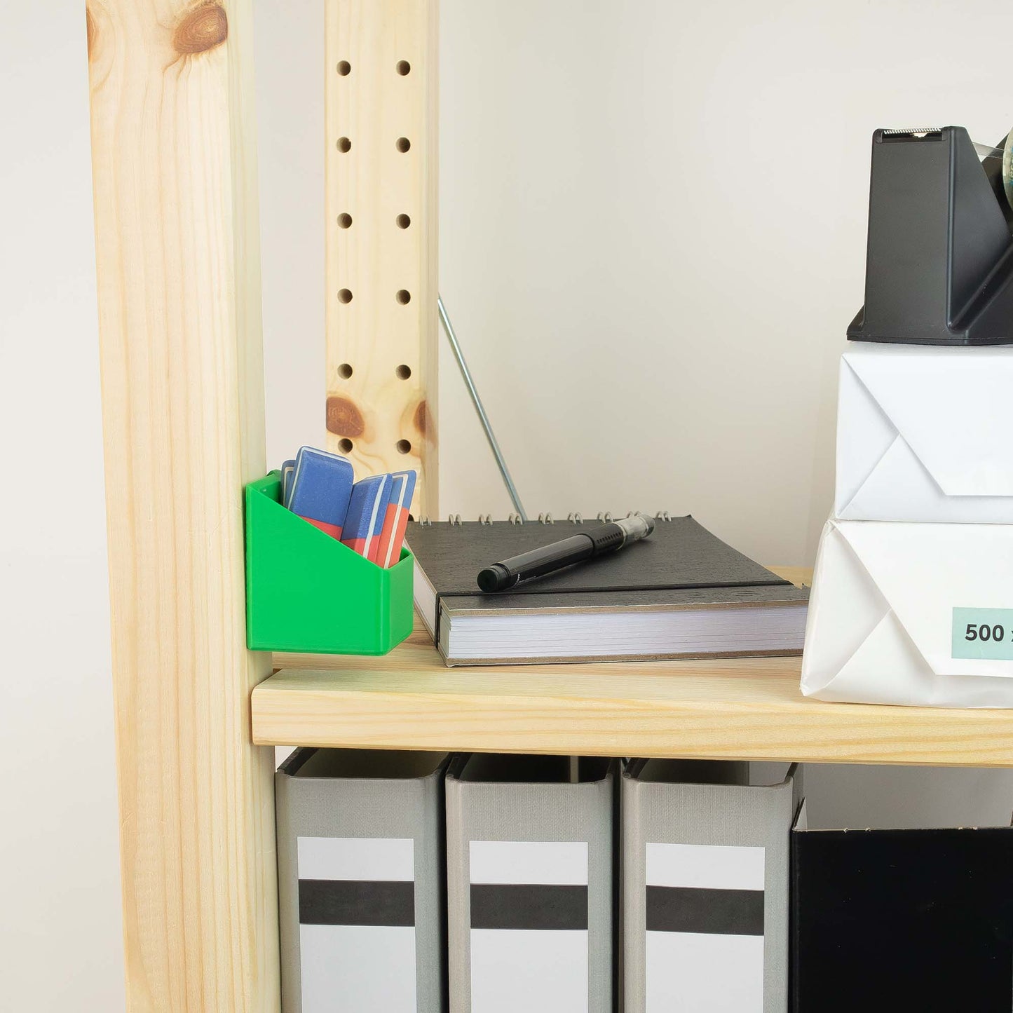 IKEA IVAR Regal Box klein und senkrecht, seitlich an den Regalpfosten | Zubehör für IVAR Regal | Praktische Ablage aus PLA, handgefertigt in Deutschland